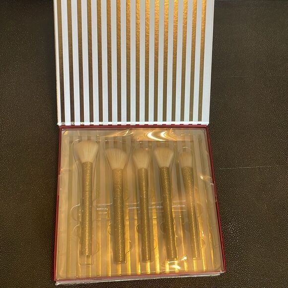 Ellen Tracy Essential Brush Collection - Picture 5 of 6